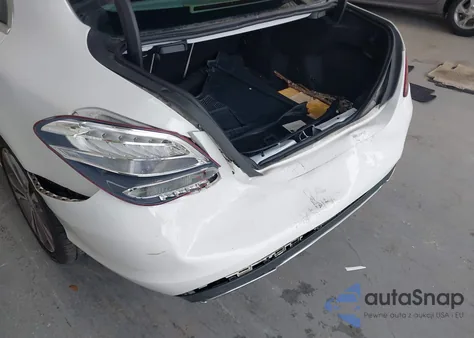 2016 Mercedes-Benz C 300 z USA, uszkodzony, nr VIN WDDWF4JB2GR152079